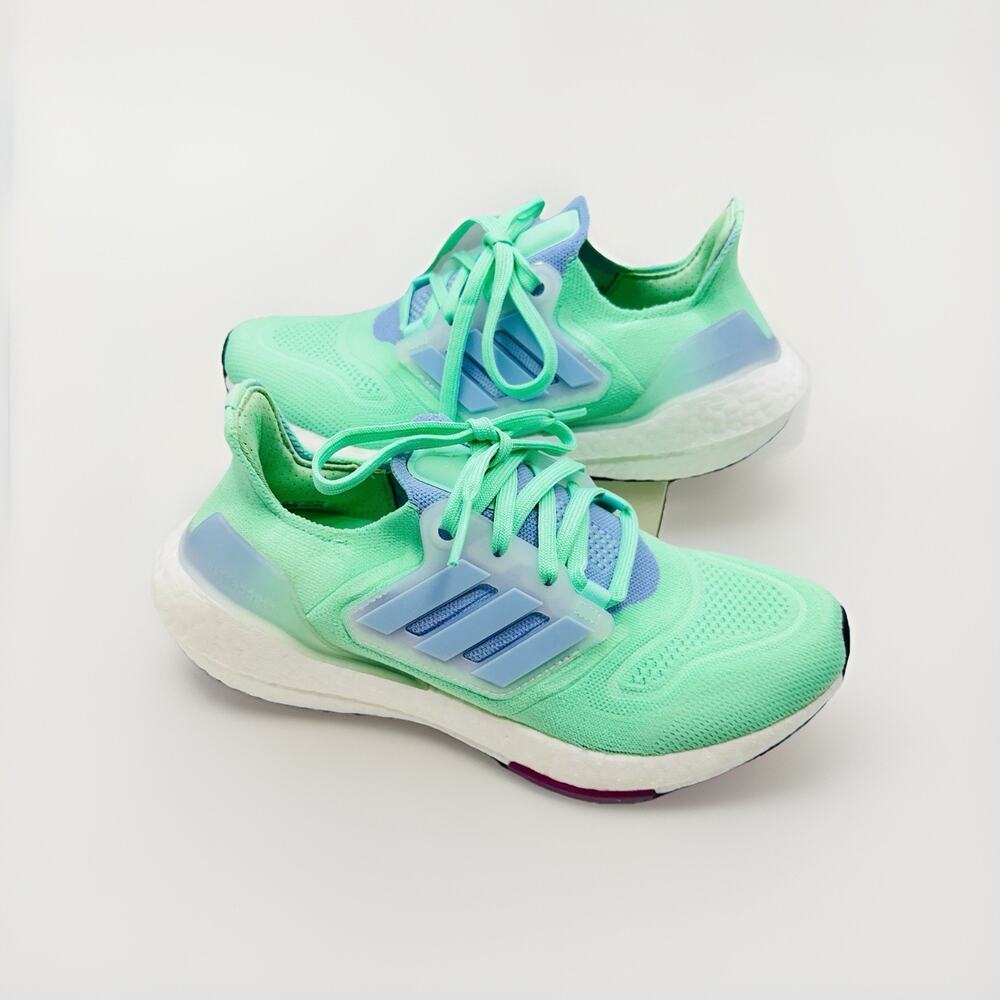 Adidas Women's Ultraboost 22 ‘Pulse Mint/Blue Dawn/Crystal White’ | Size 6 US